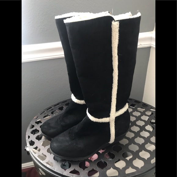 Boots - Picture 1 of 6